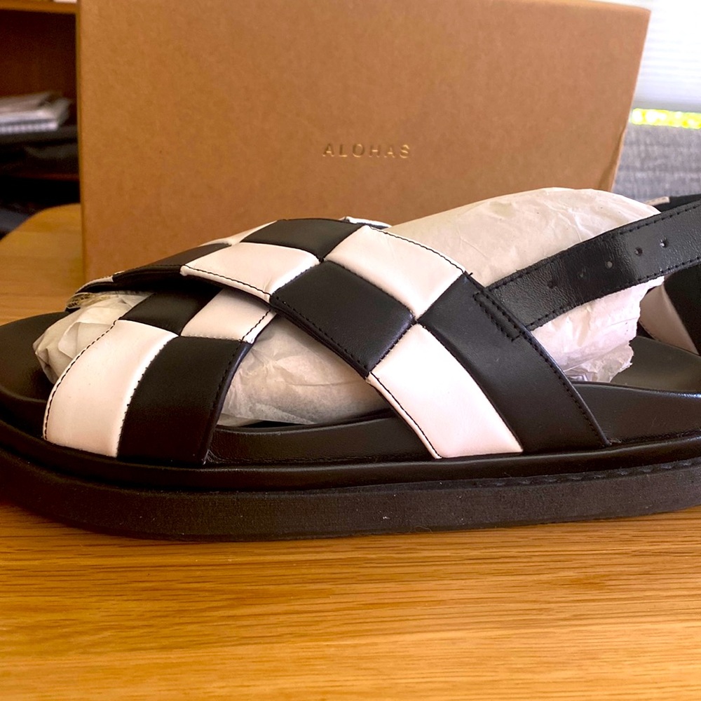 Brand New / Never Worn Alohas Sandals size 40